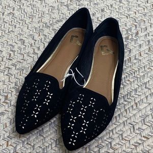 NWOT Report black and gold point flat